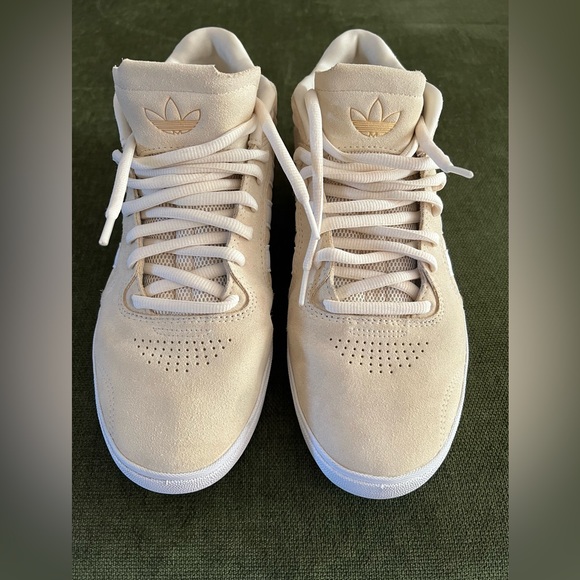 Adidas | Tyshawn Mid Off-White skate shoes - Picture 10 of 14